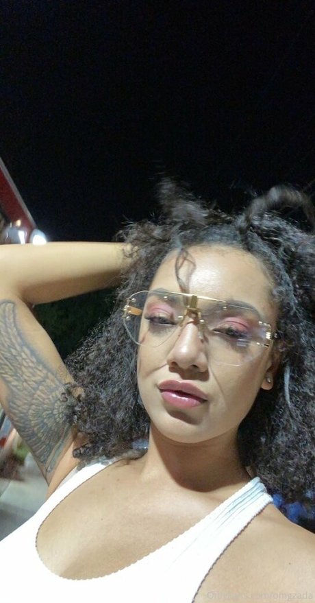 omgzada model top picture