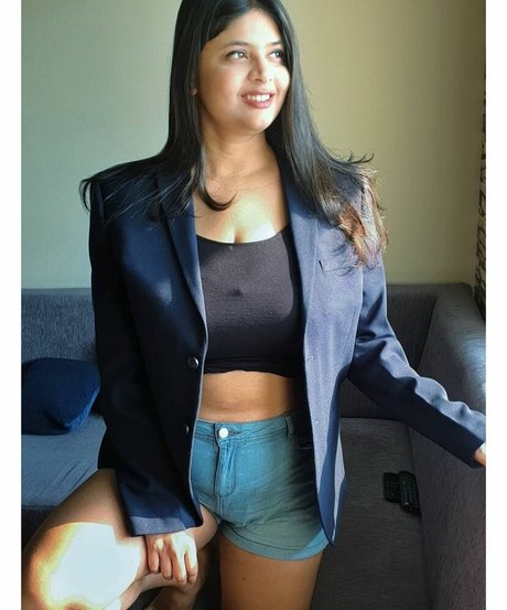 Tassels and Trails nude actress photos