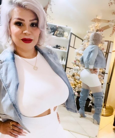 Myra La Chula star exclusive pic