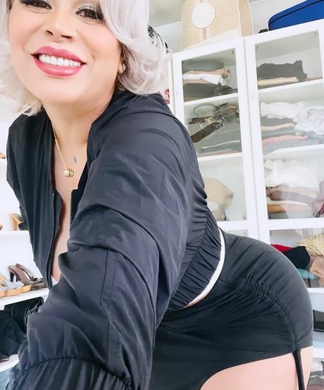 Myra La Chula model perfect images