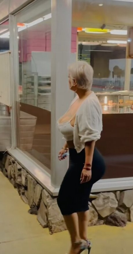 Myra La Chula sexy star gallery