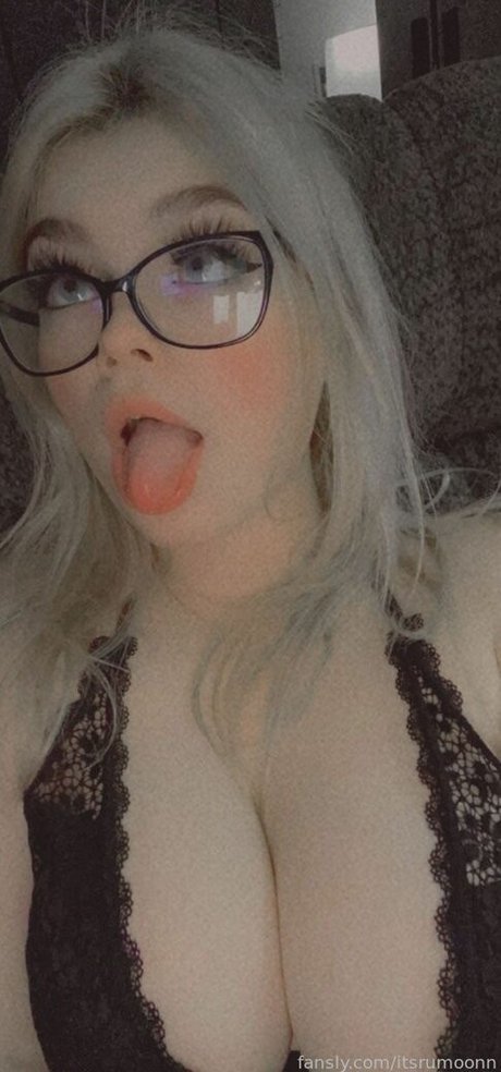 itsrumoonn beautiful model pics