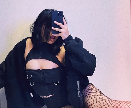 SleepyFairyMary porn model archive