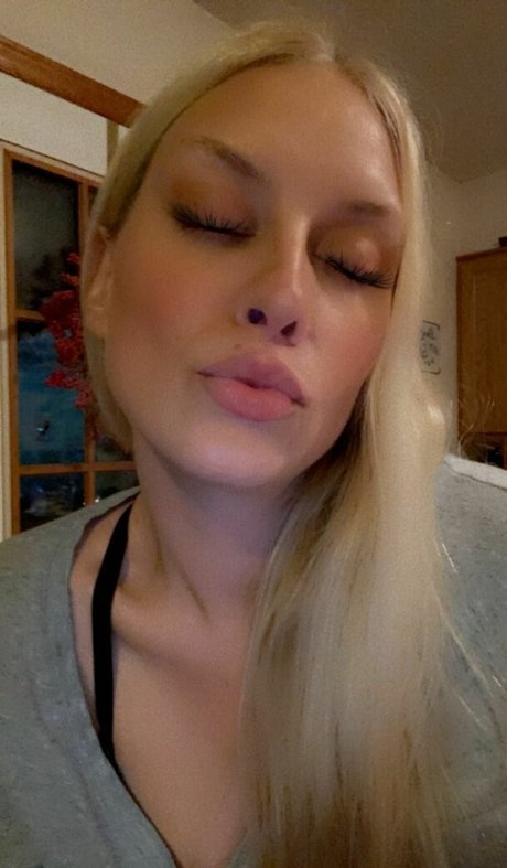 sapioslut art model pics