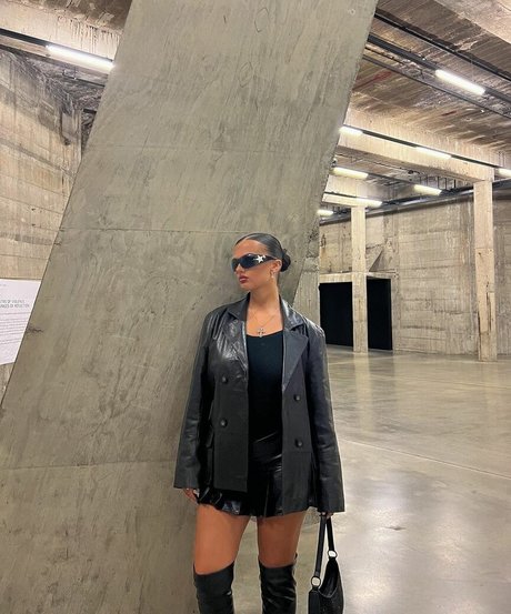 Isabella Evans model adult pictures