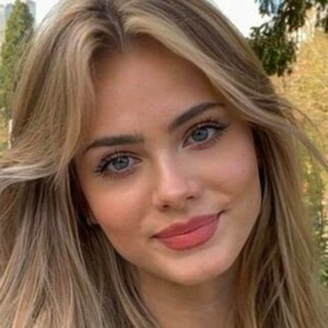 Sara Crumbleleg pornstar hd pictures