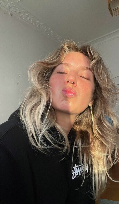 Aloha Auryn star nudes pic