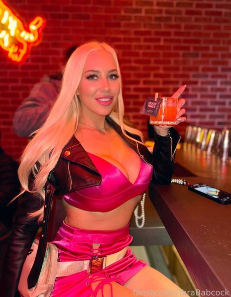 TaraBabcock hot actress pics