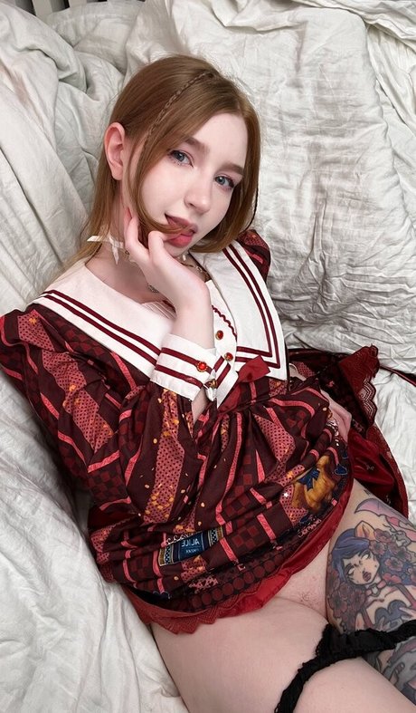 momorian model naked pics