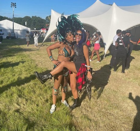 Lucy Hedges adult model galleries