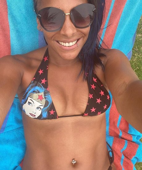 Lucy Hedges model top image