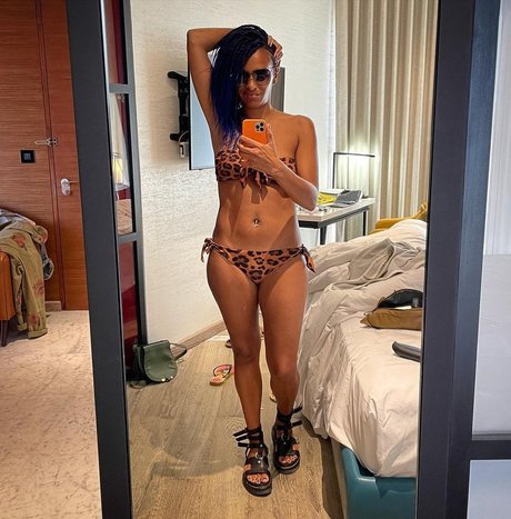 Lucy Hedges star nudes img