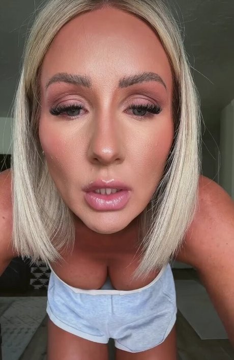 Aubrey Allred nude actress img