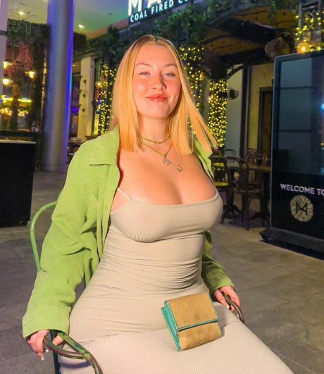 Morgan Elaine model art gallery