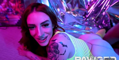 pawgemily hot model picture