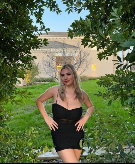 Inez Curiel pretty pornstar pics