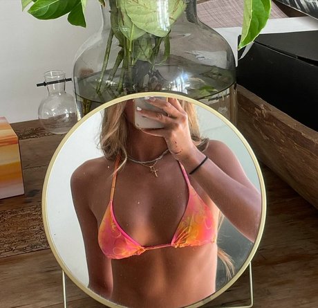 Yasmin Prenter model xxx photo