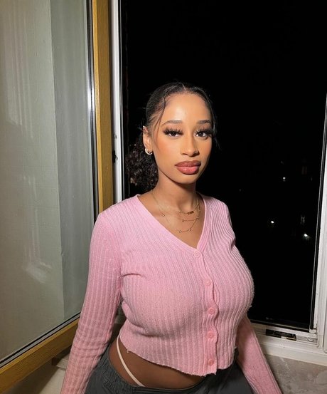 Capeverdian model nude pic