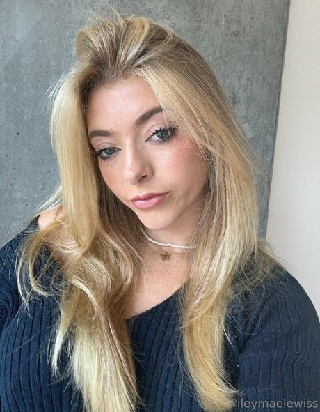 rileymaetwo free actress images