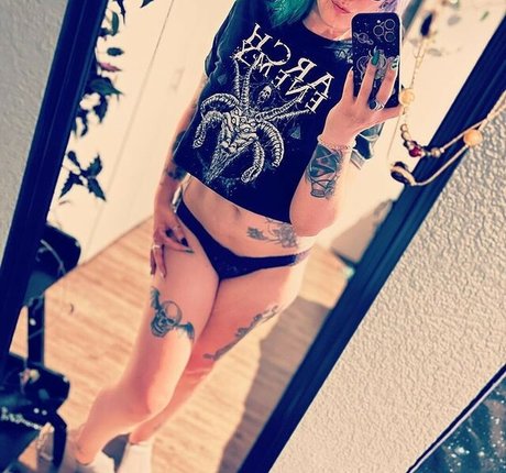 Curious Creature hot actress pics