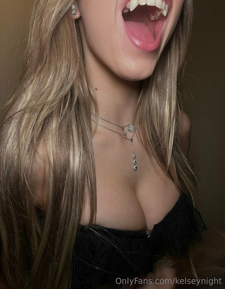 Kelsey Night star nude pics