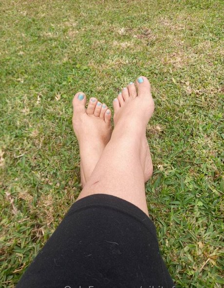 nikitafeistyfeet hot model image