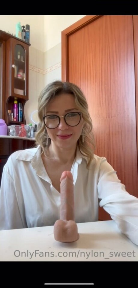 Nice MILF model nice picture