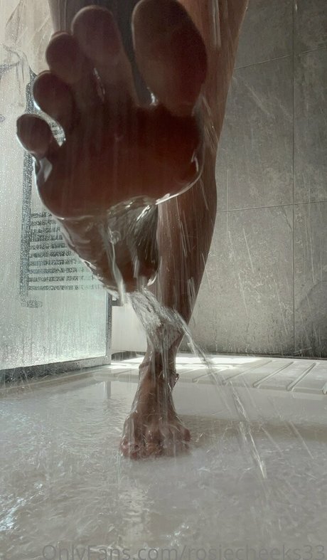 rosiecheeks33 star hot pic