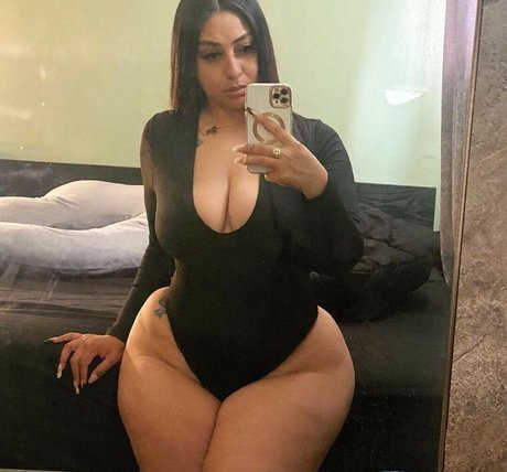 Belleeminx naked pornstar galleries