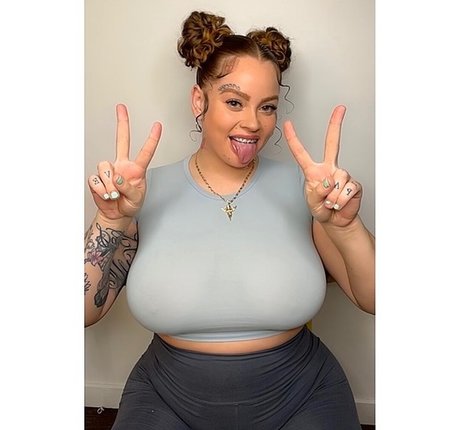 PrettyBully nudes pornstar photos