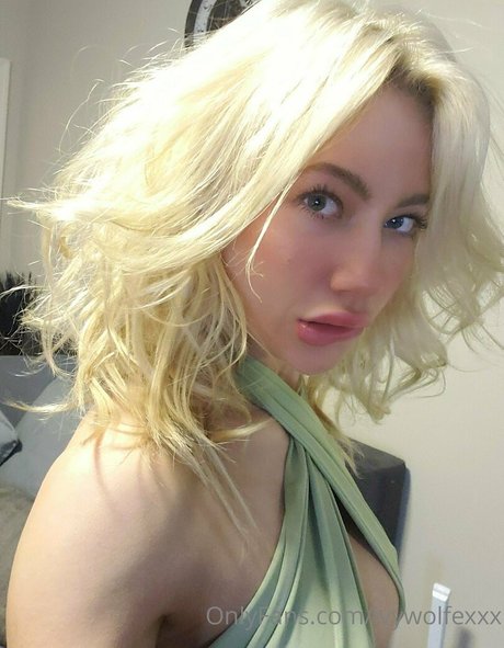 ivywolfexxx nude model image