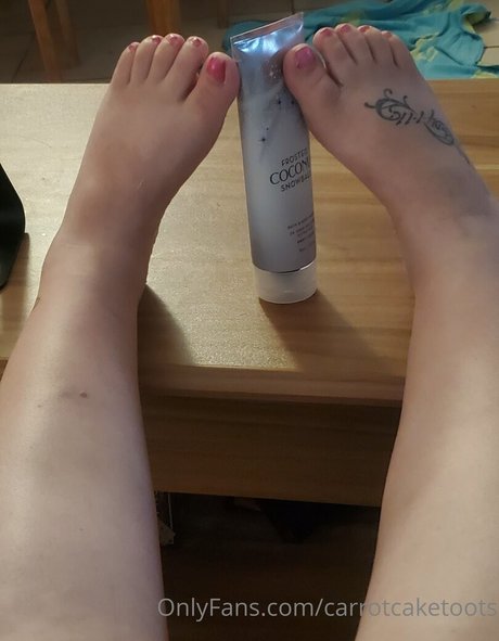 carrotcaketoots art actress picture