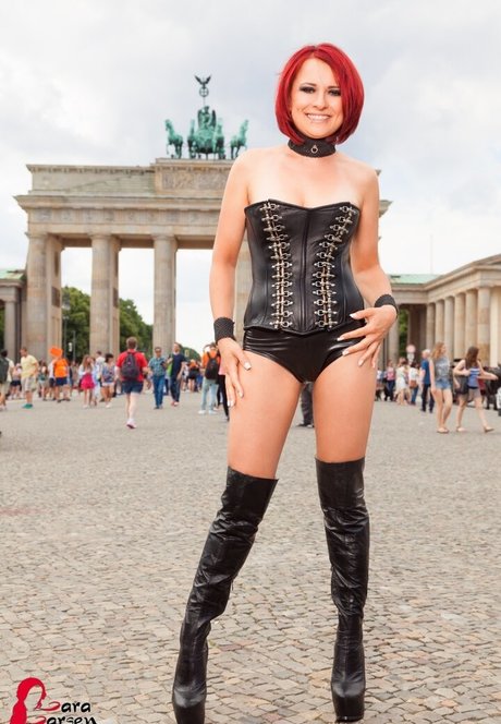 Lara Larsen xxx star img