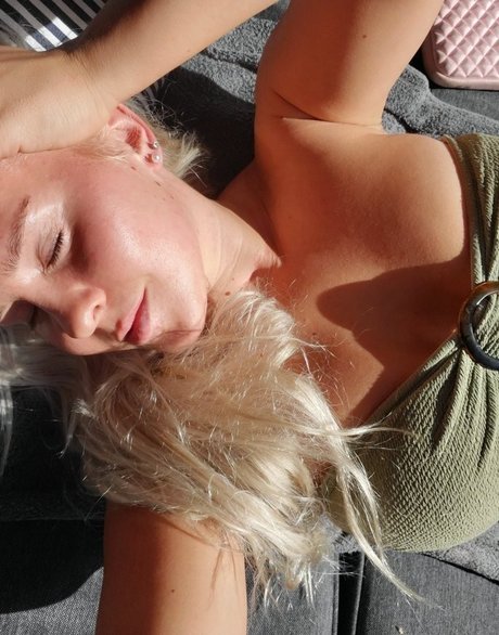 Emilia Linden erotic actress photos