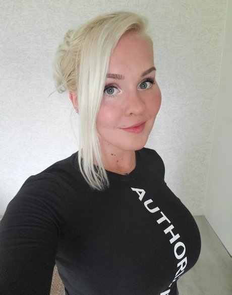 Emilia Linden star art photo