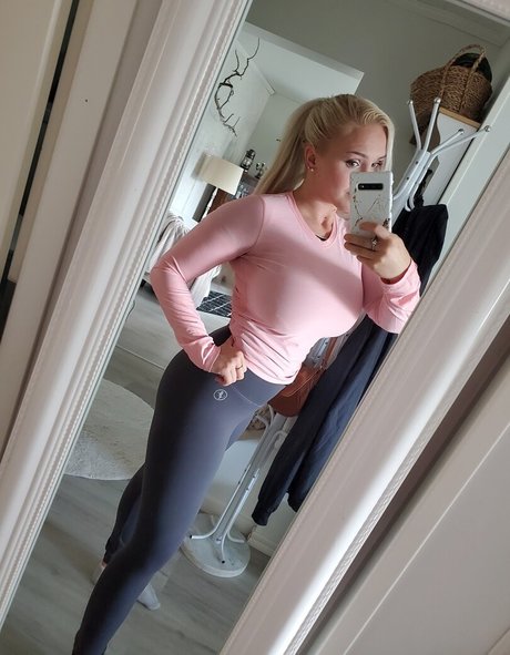 Emilia Linden sex actress pics