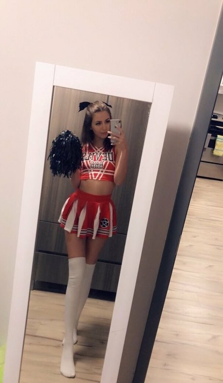 Vera Velvet naked pornstar pictures