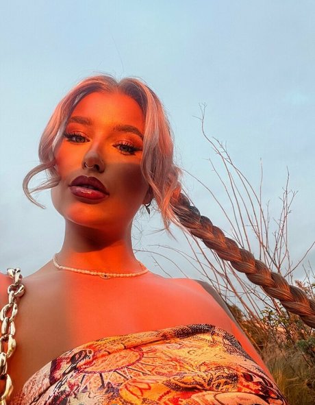 jessicarabbitrose pornstar top photo