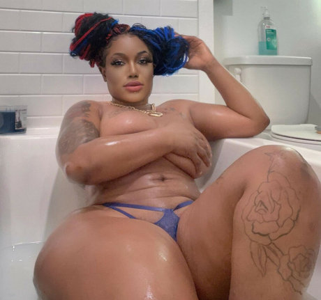 Didi Love sexy actress images