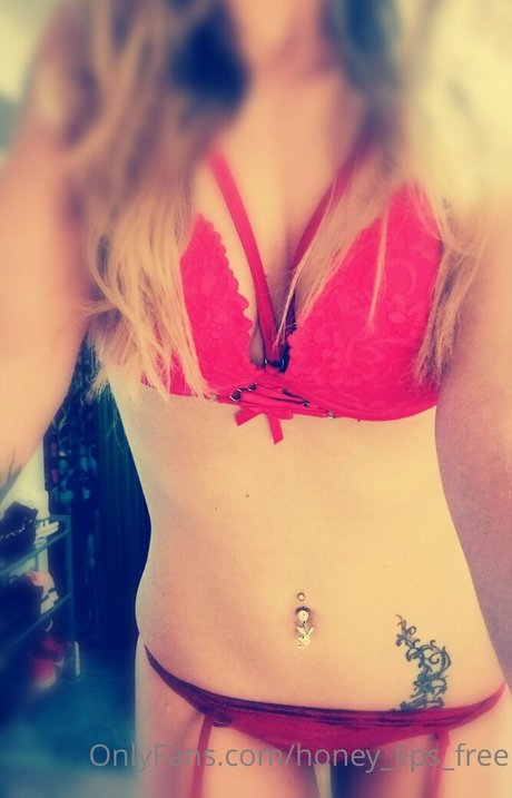 honey lips gold adult model pic