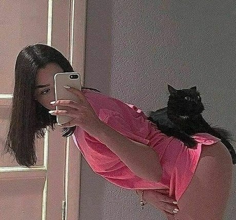 Nisa Kavak pornstar exclusive pictures