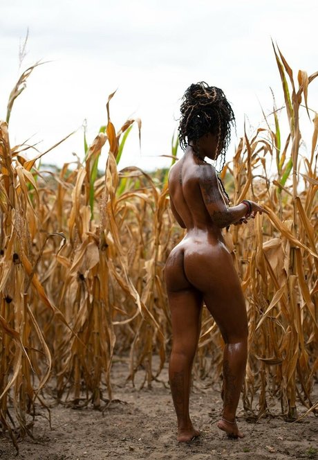 Aurelie Lily PoesieNue pornstar hd image