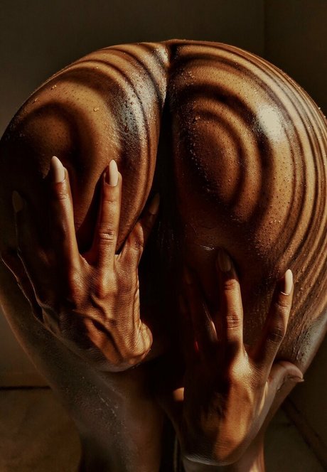 Aurelie Lily PoesieNue free model pic