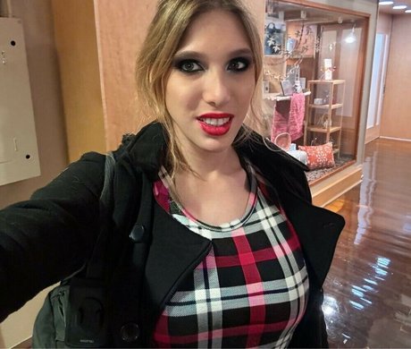 noctiflora adult model pic