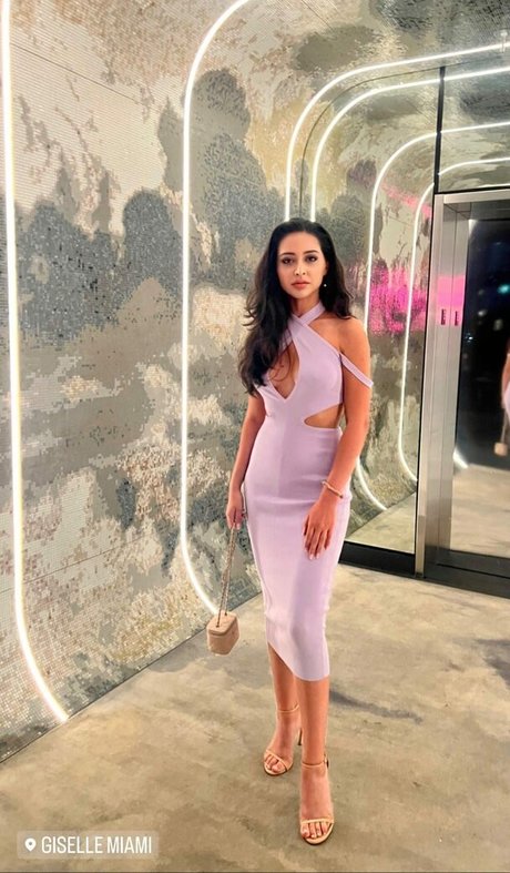 Serena Milan porn model photos