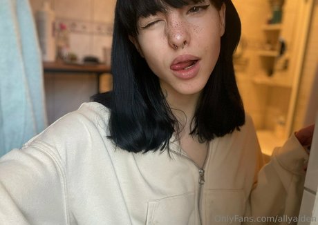 allyalden pornographic actress pic