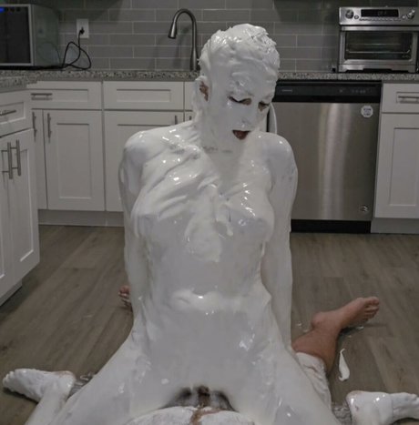 BehindTheApron model porn picture