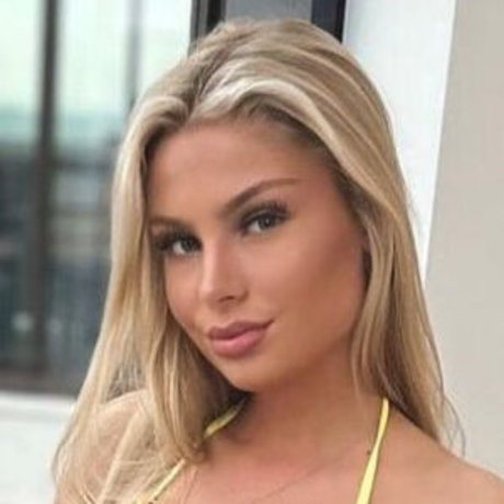 Molly Mercedes art model pictures