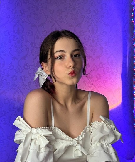 Gil Liany adult model pics