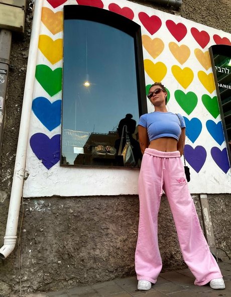 theotherideaofher naked star images